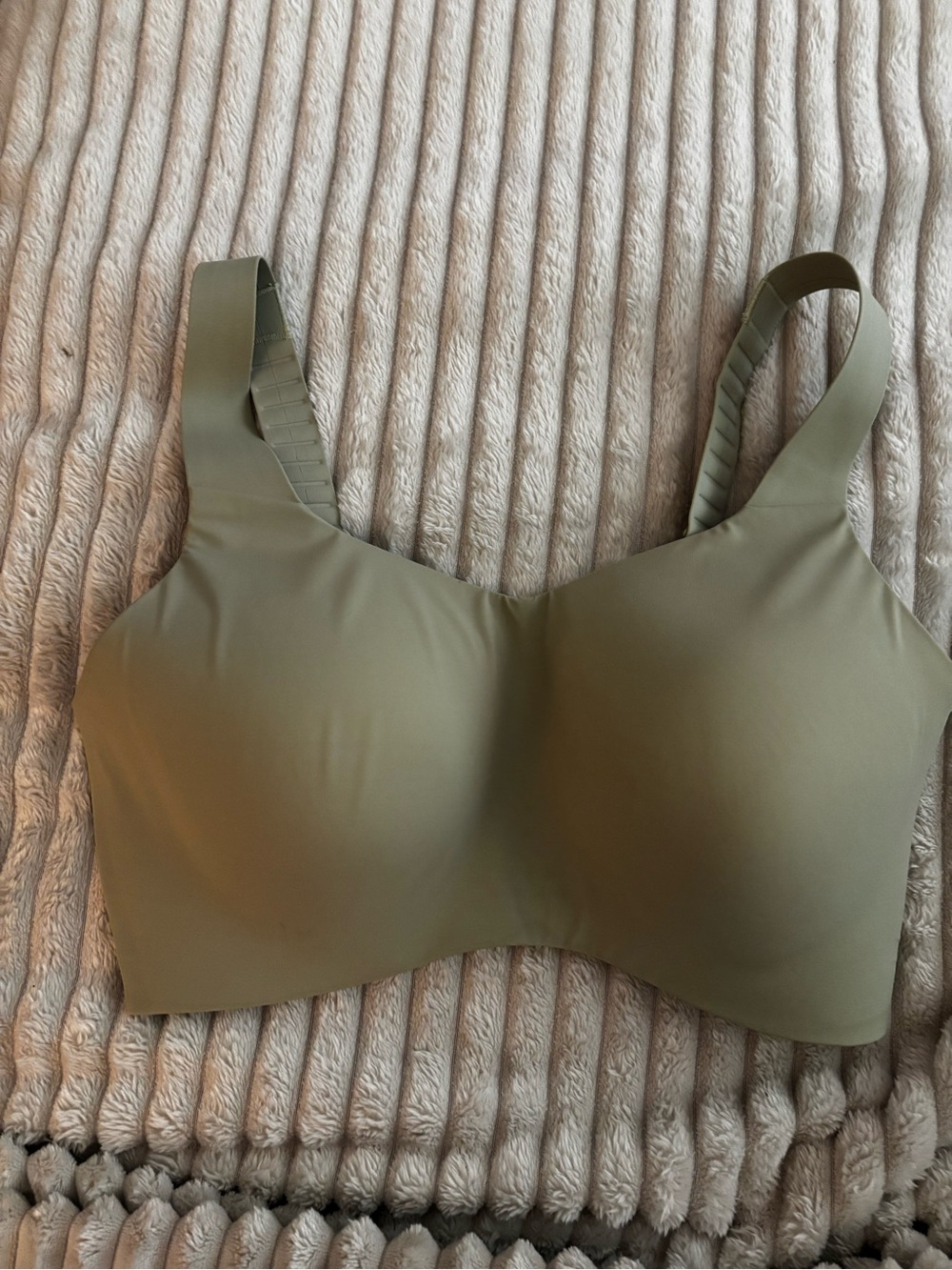 knix 6+ Olive Seamless Wireless Bra. Great Condition!